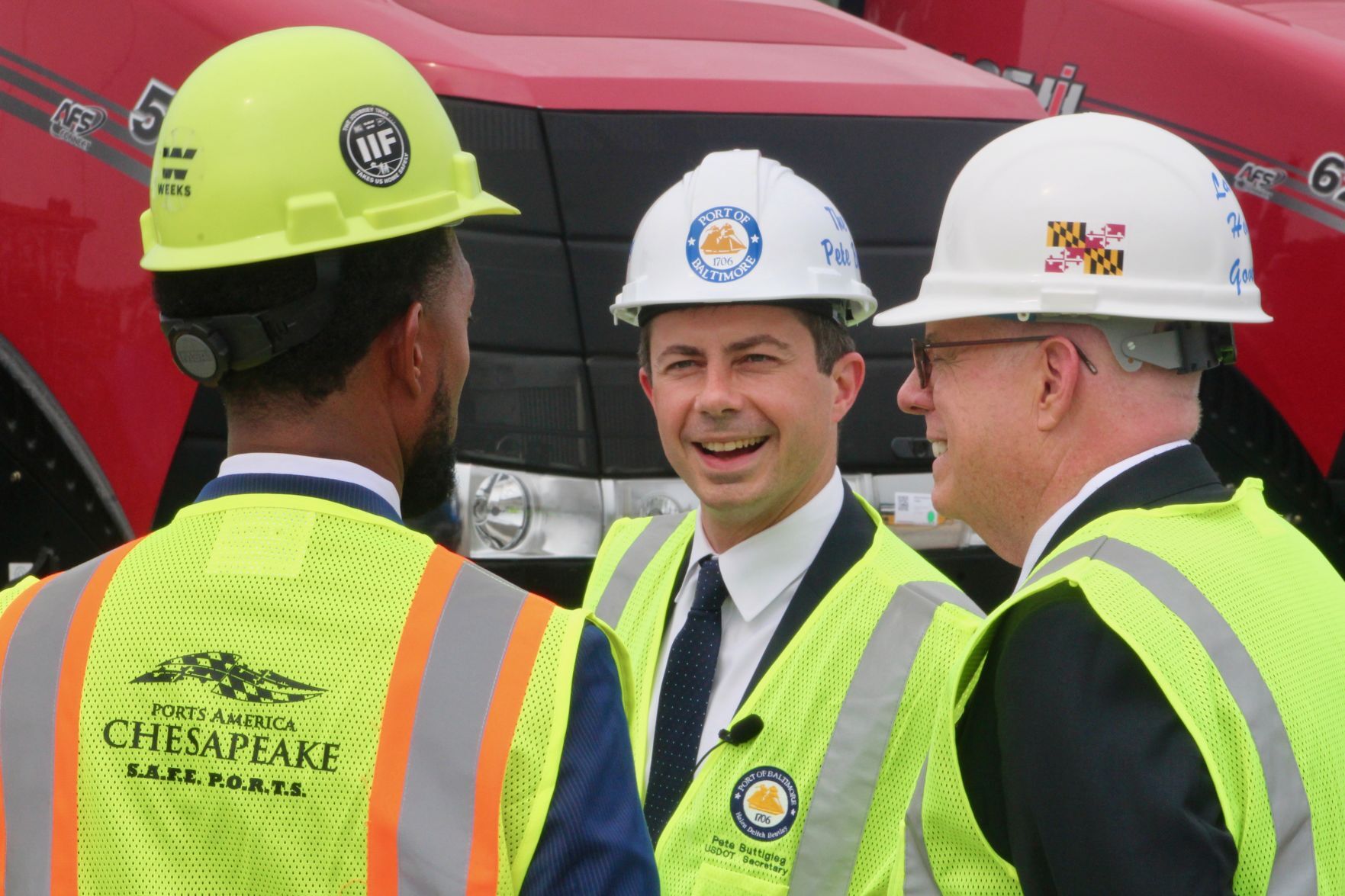Buttigieg chats with Scott, Hogan